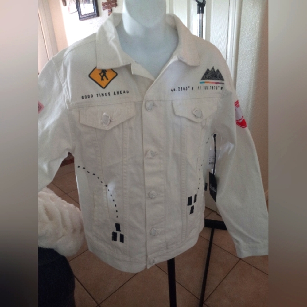 NWT/ BROOKLYN CLOTHING COMPANY WHITE DENIM JACKET (18 p2p